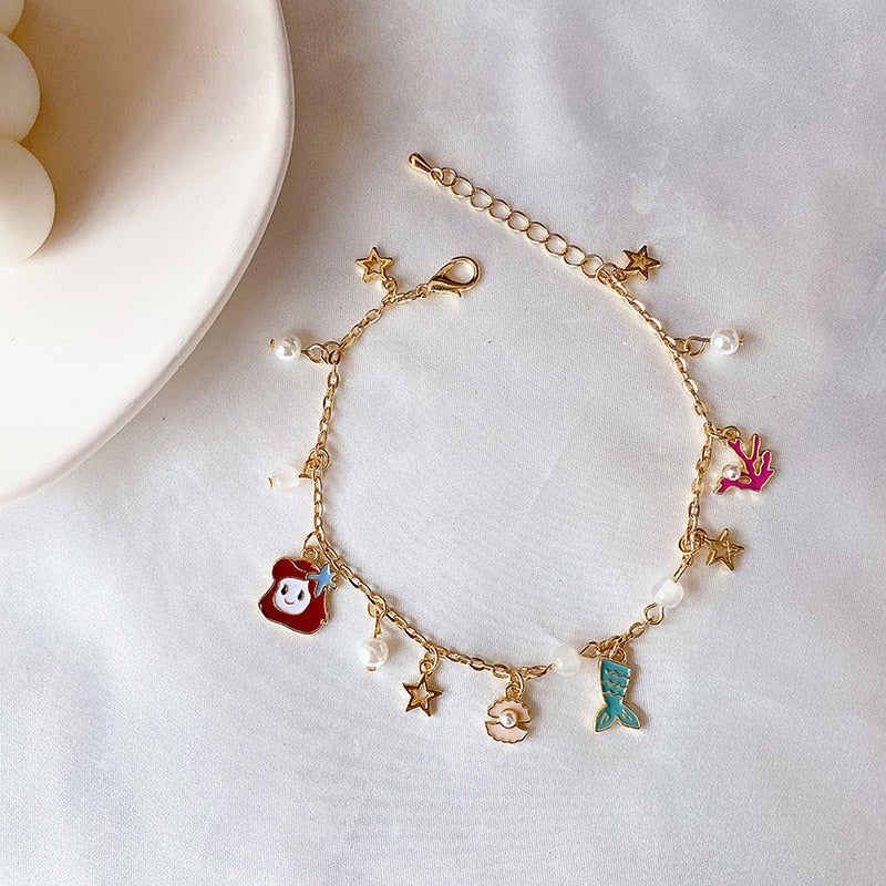 Pulseira charmosa  infantil, Alice no país das maravilhas, Branca de neve ,Cinderela , sereia