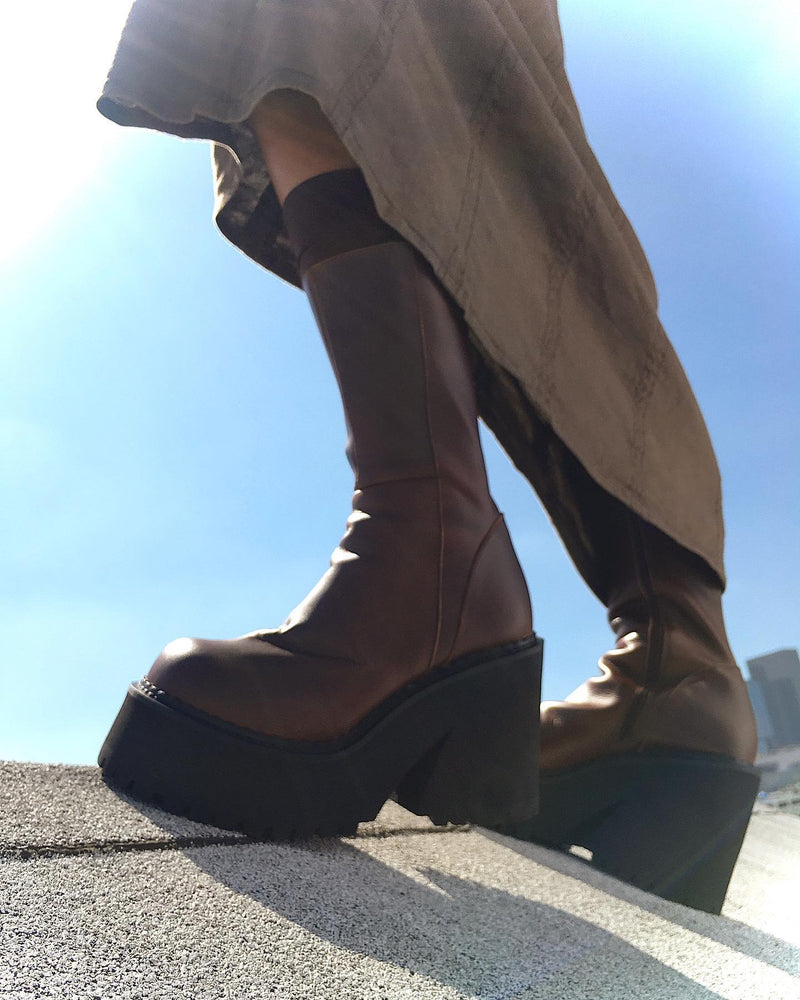 Botas feminina Wanda, (Estilo e sensualidade)